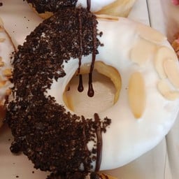 ไวท์ช็อกโอริโอ้ผสมถั่ว