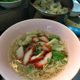 บะหมี่เกี๊ยวหมูแดง