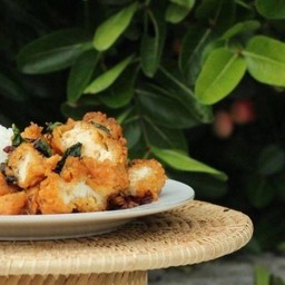 กะเพราไก่กรอบ พริกแห้ง