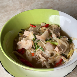 แกงคั่วหน่อไม้หมูนุ่ม