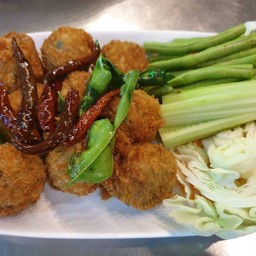 ลาบหมูทอด