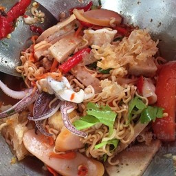 ยำมาม่ารวมมิตร