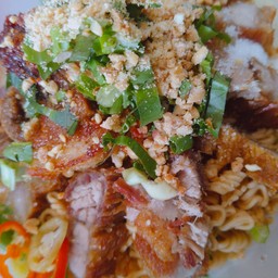 เกี๊ยวแห้งหมูกรอบฉ่ำๆ