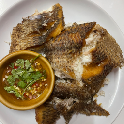 ข้าวหน้าปลาแกะพร้อมน้ำจิ้ม