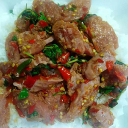 ข้าวกะเพราแหนม