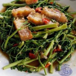 กะเฉดไฟแดงหมูกรอบ