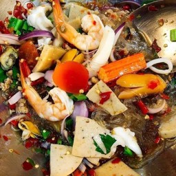 ตำเกาเหลายกบ้านน้ำปลาร้านัวๆไส้กรอกหมูยอกุ้งหมดหอยหมูกรอบ