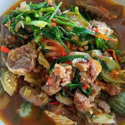 แกงอ่อมหมูหอมๆใส่ผักรวมหอมข้าวคัวสุดๆ