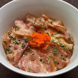 ข้าวหน้าเบคอน (rice with bacon)