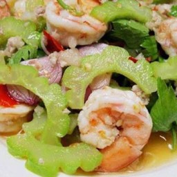 ยำมะระกุ้งสด