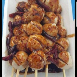 ลูกชิ้นหมูปิ้ง 3 ไม้