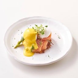 Salmon Benedict