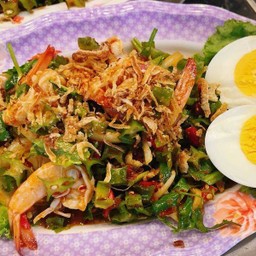 ยำถั่วพลูกุ้ง