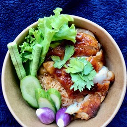 ข้าวผัดน้ำพริกตาแดง-ไก่ย่าง