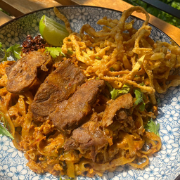 ข้าวซอยคั่วแห้ง เนื้อน่องลาย