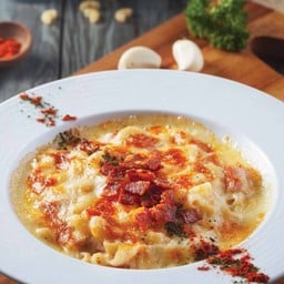 มักกะโรนีอบชีสและเบคอน