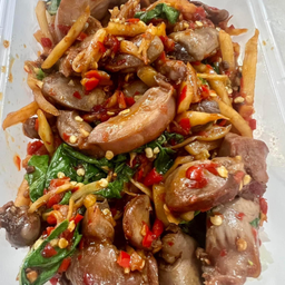 กะเพราเครื่องในไก่ใส่หน่อไม้