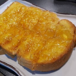 ขนมปังปิ้งแยมส้ม 2 แผ่น