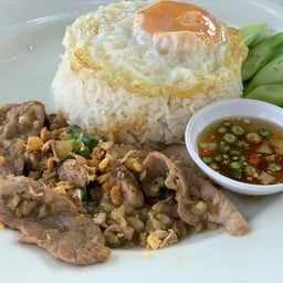 ข้าวหมูกระเทียม