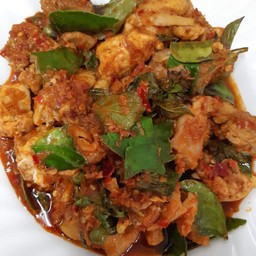 ผัดพริกแกงไก่บ้าน