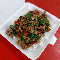 กะเพราหมูสับราดข้าว