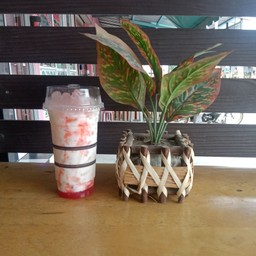 นมสด-สตอเบอรี่เย็น