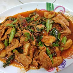 ผัดเผ็ดเนื้อ