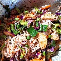 ยำขนมจีน