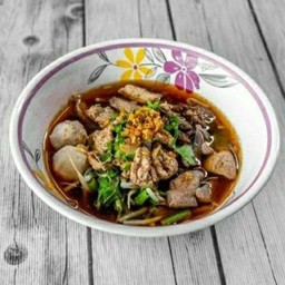 ก๋วยเตี๋ยวน้ำตกพิเศษ