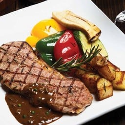 สเต็กเนื้อสันนอกออสเตรเลียซอสพริกไทยดำ