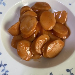 ไส้กรอกน้ำแดงราดข้าว