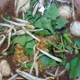 ก๋วยเตึ๋ยวหมูน้ำตก ลูกชิ้น