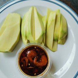 มะม่วงน้ำดอกไม้-น้ำปลาหวานกุ้งแห้้ง