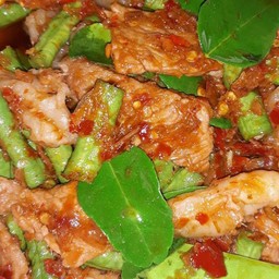 ผัดพริกแกงเนื้อ