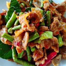 ผัดพริกแกงหมูป่า