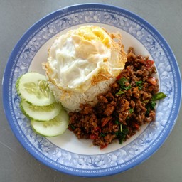 กระเพราหมูสับ,ไก่ ไม่รวมไข่ดาว