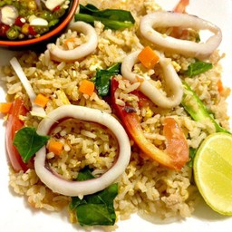ข้าวผัดปลาหมึก