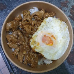 ข้าวกระเทียมพริกไทย