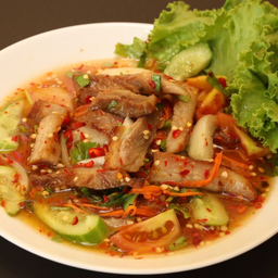 ยำคอหมูย่าง