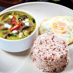 ข้าวแกงเขียวหวานเนื้อออสเตรเลีย