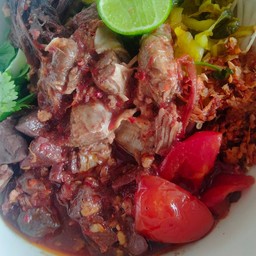 มาม่าน้ำเงี้ยวหมูตุ๋น