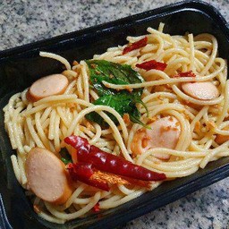 สปาเก็ตตี้ไส้กรอกไก่หนังกรอบ