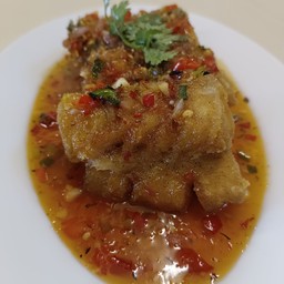 เนื้อปลากระพง-ราดพริก