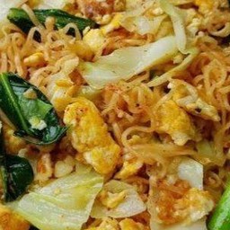 มาม่าผัดไข่