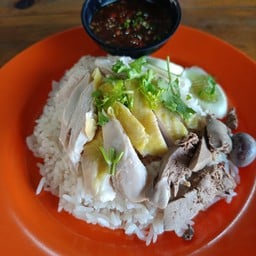 ข้าวมันไก่  by  จารึก