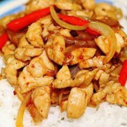 ผัดพริกเผาไก่ราดข้าว