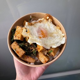 กะเพราหมูยอ+ไข่ดาว Thai Sausage pad KAPAO with fried egg.