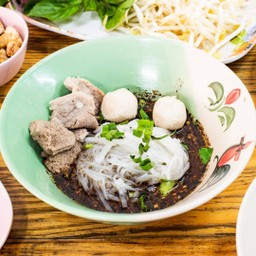 เล็กหมูน้ำตก 5ถุง  เเถมฟรีเก็กฮวย1ขวด