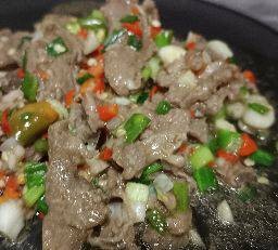 เนื้อริบอายผัดพริกเกลือราดข้าว