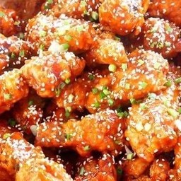 ปีกกลางซอสกระเทียม 6 ชิ้น